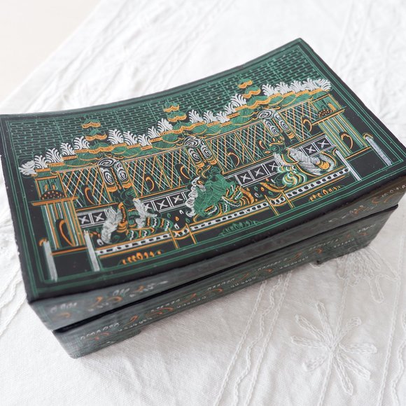 Laquered Keepsake Box - Picture 1 of 9